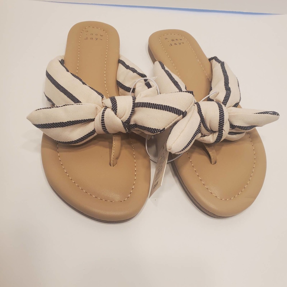 Adley Bow Flip Flop Sandals Off White - A New Day, Size 8